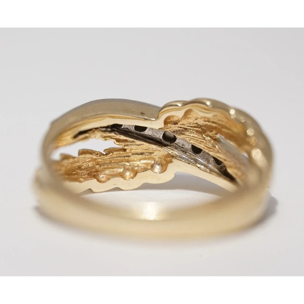 Vintage 14k Solid gold Two Tone Overlapping Natural Diamond Ring Twist Size 5.25